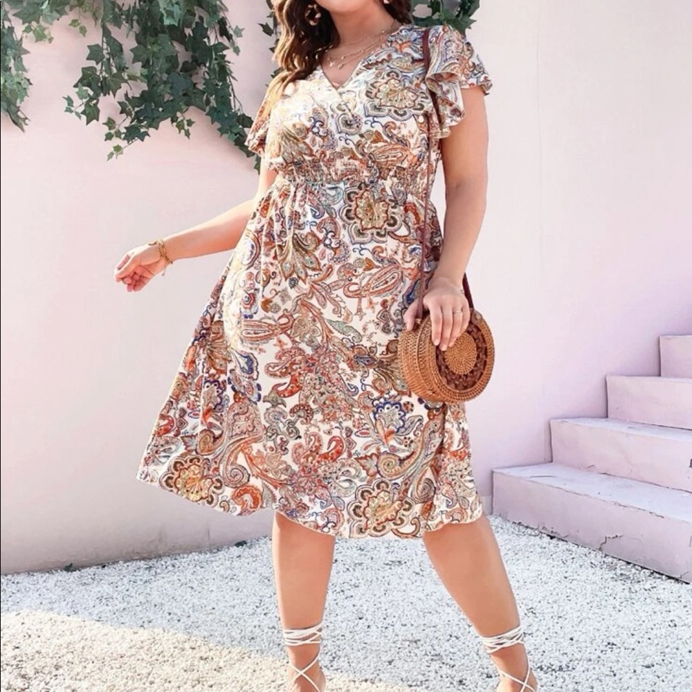 Boho Plus Size Paisley Floral Print Shirred Smocked Waist Butterfly Sleeve Dress - Picture 3 of 10